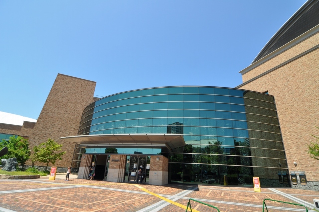 ネクサス百道レジデンシャルタワー 図書館：福岡市総合図書館　500m